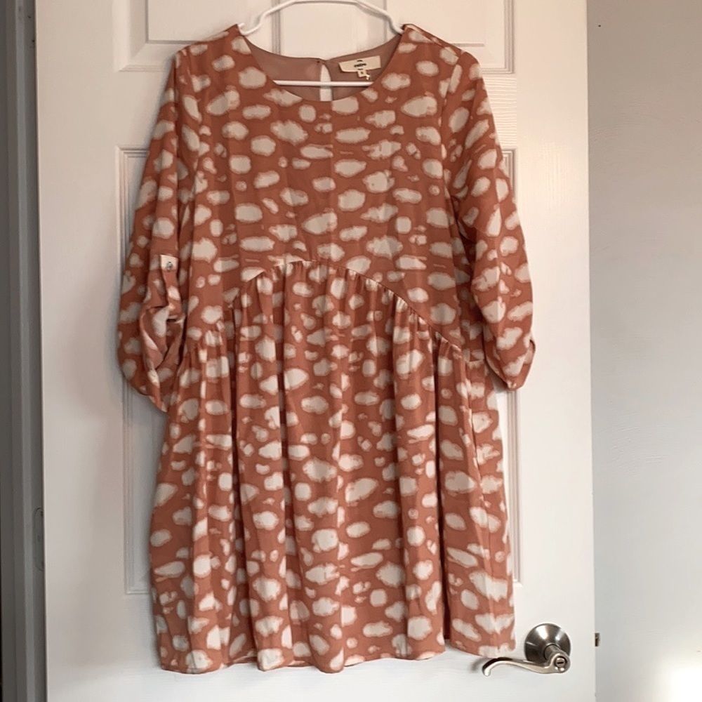 ENTRO Peach and White Dress